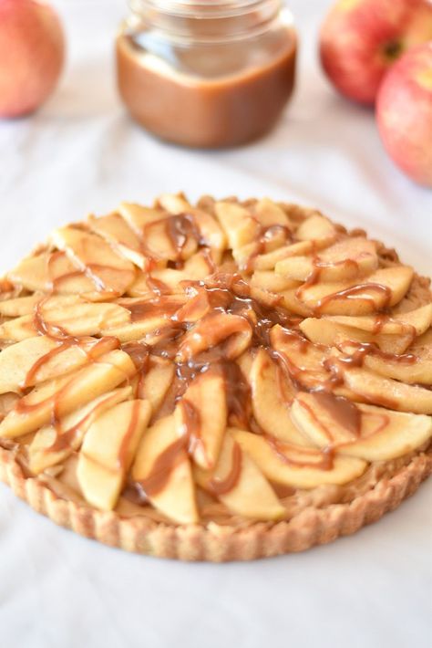 Caramel Apple Tart, Caramel Apple Kits, Fall Desserts Apple, Apple Tart Recipe, Pear Tart, Caramel Tart, Caramel Desserts, Cheese Tarts, Apples And Cheese