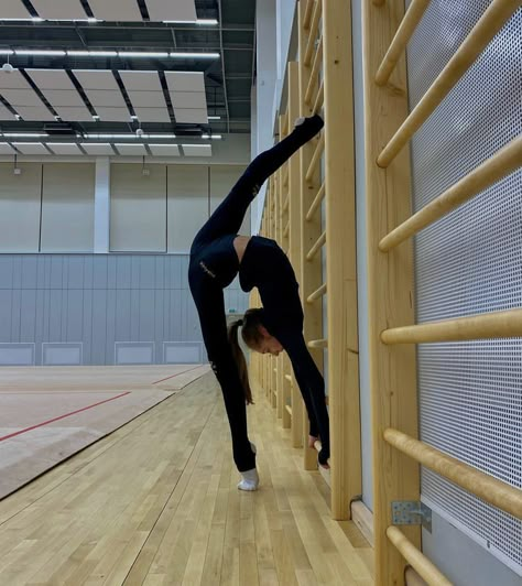 Gymnastics Poses Aesthetic, Tumbling Gymnastics Aesthetic, Gymnastics Aesthetic Photos, Acro Gymnastics Aesthetic, Rythmic Gymnastic Aesthetic, Rhythmic Gymnastics Aesthetic, Gymnastics Wallpaper, Rhythmic Gymnastics Training, Gymnastics Flexibility