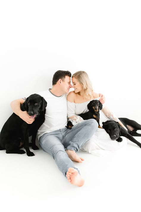 Family Dog Pictures, Pet Family Photos, Dog Family Pictures, Family Dog Photos, Dog Photoshoot Pet Photography, Family Pet Photography, Dog Family Portraits, Dog Photography Poses, Pet Photography Studio