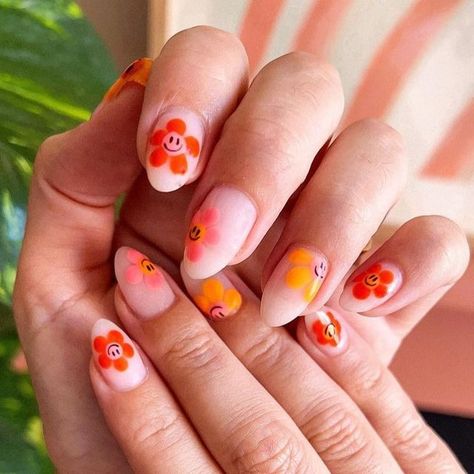 Almond Daisy Nails, Almond Nails With Daisies, Orange Nails With Daisies, Daisy Accent Nails, Chasing Daisies Nails, Happy Nails, Daisy Nails, Vacation Nails, Paws And Claws