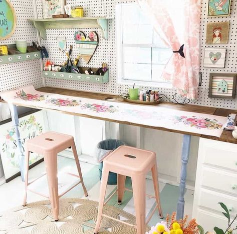 Shed Craft Room Ideas, Vintage She Shed, Crafting She Shed, Small She Shed Ideas, Shed Craft Room, She Shed Workshop, She Shed Craft Room Ideas, She Shed Makeover, Craft She Shed