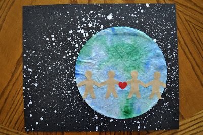 What an adorable Earth Day art project! I love the coffee filter globe- too cute! Recycling Preschool, Earth Day Craft, Earth Day Projects, Earth Craft, Recycled Crafts Kids, Coffee Filter Crafts, Earth Day Crafts, Kid Friendly Crafts, Earth Day Activities