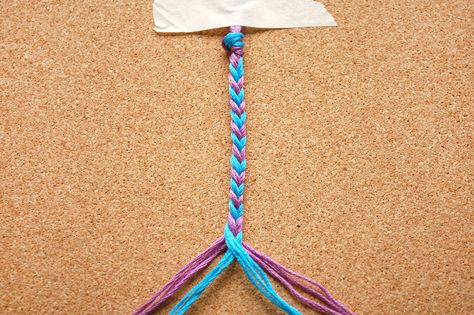 Diy Anklet, Diy Friendship Bracelets Easy, 4 Strand Braids, Friendship Bracelets Easy, Ankle Bracelets Diy, Braided Bracelet Diy, Yarn Bracelets, Anklet Designs, Friendship Bracelets Tutorial