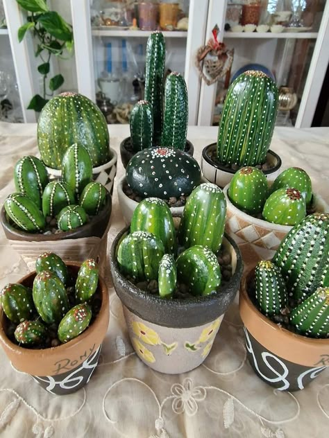 Cactus Rocks Painted, Stone Cactus, Painted Cactus, Painted Rock Cactus, Rock Cactus, Cactus Paintings, Cactus Craft, Garden Rock Art, Stones Garden