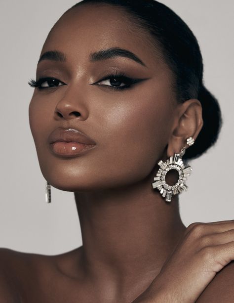 J Makeup, Bombshell Makeup, Dark Smokey Eye, Brown Girls Makeup, Glamorous Makeup, Edgy Makeup, Dark Makeup, Dark Skin Makeup, Looks Black