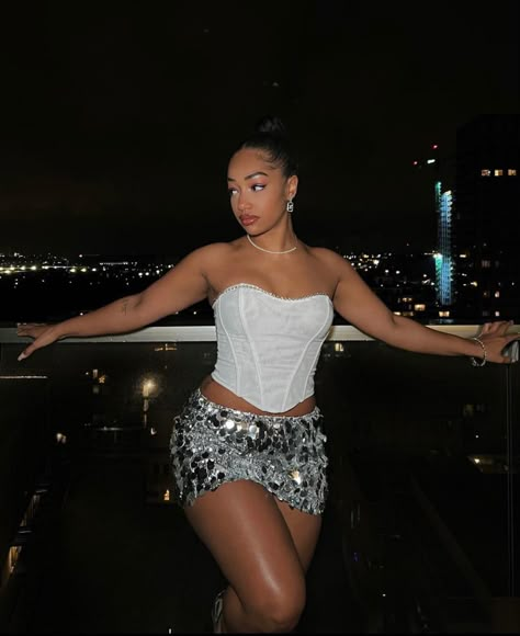 18th Birthday Clubbing Outfit, Sliver Outfit Ideas Black Women, Outside Outfits Black Women, Fancy Aesthetic Outfits, Night Boat Party Outfit, Birthday Two Piece Outfit, Gold Two Piece Outfit, Garage Pictures Instagram, White Club Outfit