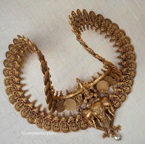 Aabushan Jewellery, Temple Jewellery Earrings, Temple Jewelry Necklace, Antique Necklaces Design, Antique Necklaces, Antique Gold Jewelry Indian, Temple Jewelry, Antique Jewellery Designs, Gold Jewelry Simple Necklace