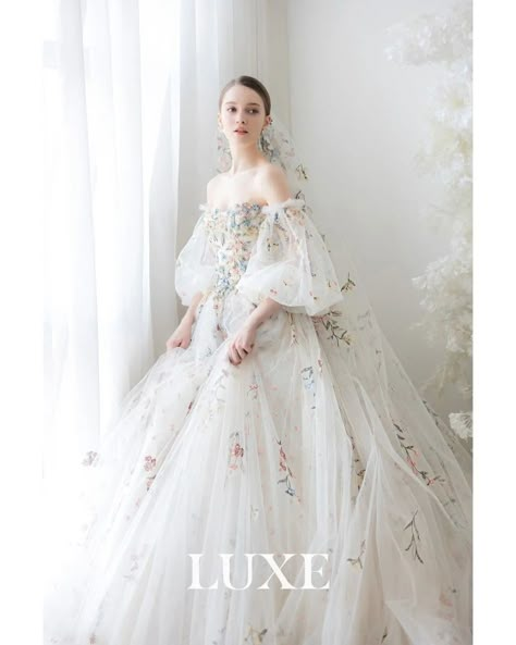 Wedding Dress Fantasy, Fairy Tail Wedding, Night Gown Dress, Fairytale Gown, Fairy Wedding Dress, White Flower Dress, Fairy Wedding, Dream Wedding Ideas Dresses, Pretty Prom Dresses