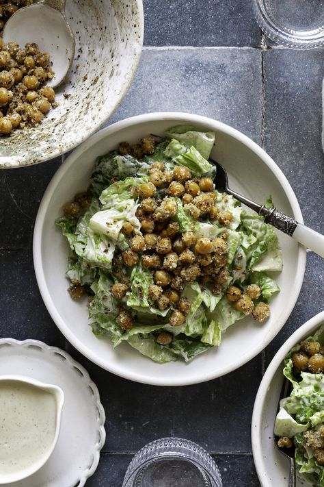 Simple Romaine Caesar Salad with Crispy Chickpea Croutons (vegan!) - Healthy Little Vittles Chickpea Romaine Salad, Romaine Caesar Salad, Chickpea Croutons, Salad Romaine, Crispy Chickpea, Vegan Caesar Dressing, Fresh Meal, Vegan Caesar, Increase Serotonin