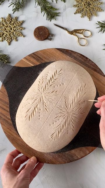 Christmas Bread Scoring, Sourdough Christmas Scoring, Christmas Scoring Sourdough, Winter Sourdough Scoring, Christmas Sourdough, Christmas Sourdough Scoring, Snowflake Sourdough Scoring, Sourdough Decorative Scoring, Bread Scoring