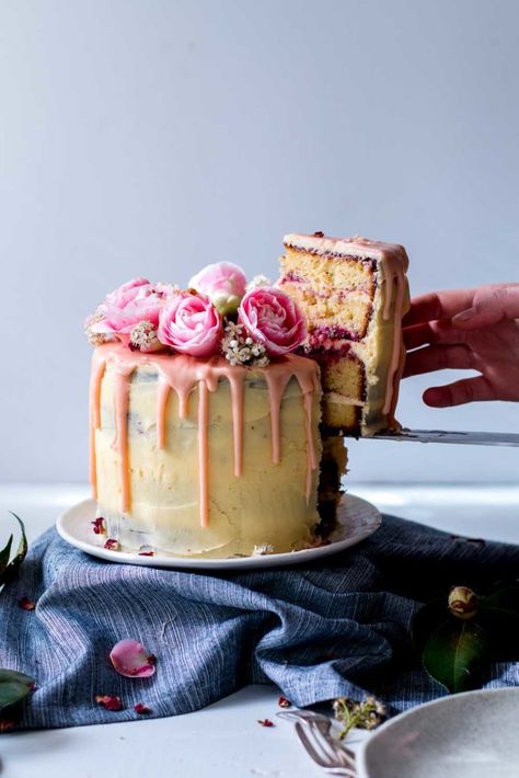 Lemon, Almond & Raspberry Layer Cake Raspberry Layer Cake, Dessert Lemon, Best Birthday Cake, Birthday Cake Flavors, Nice Recipes, Raspberry Almond, Raspberry Recipes, Recipes Yummy, Slow Cooker Desserts