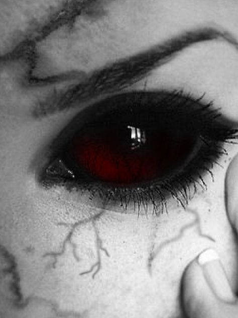 Vampire Eyes, Eyeshadow Tutorial For Beginners, Dark Beauty Magazine, Demon Eyes, Vampire Fangs, Eye Makeup Steps, Aesthetic Eyes, Natural Eye Makeup, Blue Eye Makeup