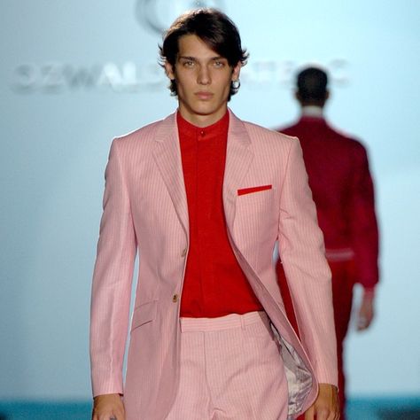 Ozwald Boateng on Instagram: “Pink pinstriped linen suit with red Nero collar shirt. SS06 #Ozwaldboatengclassics…” Pink And Red Outfit Men, Pink Suit Men, Red Christmas Outfit, Ozwald Boateng, Christmas Outfit Men, Red Shirt Men, Pink Suit, Red Suit, Linen Suit