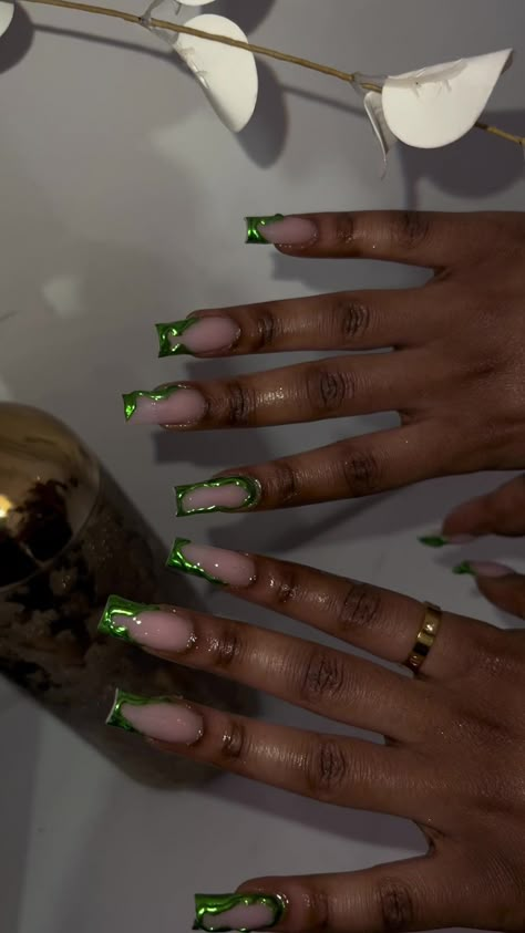 Emerald Green Nails Elegant, Green And Gold Nail Inspo Acrylic, Green Sets Nails, Green Acrylic Nails With Gems, Short Acrylic Nails Emerald Green, Ivory Green Nails, Gold And Green Prom Nails, Tiana Themed Nails, Unique Green Nails