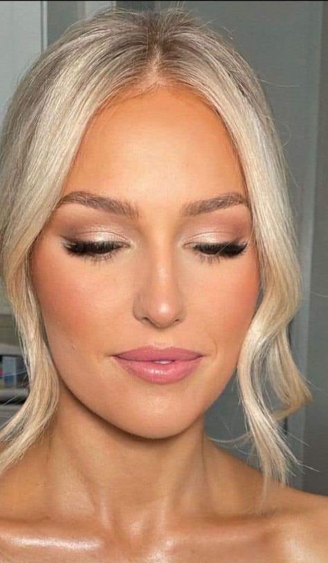 Wedding Makeup Blonde, Green Eyes Blonde Hair, Glam Bride Makeup, Soft Bridal Makeup, Bridesmaid Hair Inspo, Bridemaids Hairstyles, Blonde Hair Green Eyes, Natural Prom Makeup, Glam Wedding Makeup