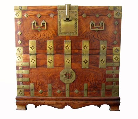 Antique Korean Bandaji Chest Korean Furniture, Korean Apartment, Asian Furniture, Chinese Furniture, Entertainment Design, Modern Cottage, Traditional Furniture, Korean Art, Small Drawers