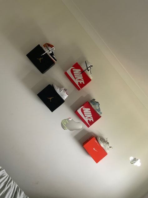 Shoe wall Bedroom Ideas With Shoes On The Wall, Shoe Box On Wall Display, Floating Shoe Box, Shoe Box Wall Display, Shoe Shelf On Wall, Show Boxes On Wall, Shoe Box Room Decor, Shoe Display Shelf, Nike Boxes On Wall