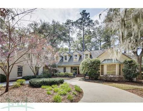 What a gorgeous home! The half-circle driveway is great for a family with multiple cars! #TheLandingsLife Semicircle Driveway, Semi Circle Driveway, Half Circle Driveway, Driveway Circle, Circle Driveway Landscaping, Landscaping Driveway, Circle Driveway, Driveway Ideas, Circle Drive