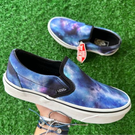 Vans Classic Slip On Galaxy Puffer Case, Vans Shoes Women, Old Skool Platform, Vans Classic Slip, Shoes Streetwear, Rainbow Vintage, Y2k Winter, Air Max 720, Shoes Walking