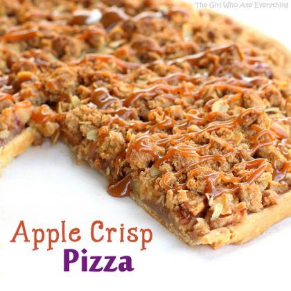 apple-crisp-pizza Apple Crisp Pizza, Pizza Easy, The Girl Who Ate Everything, Cookie Pizza, Apple Crisp Recipes, Dessert Pizza, Crisp Recipe, Apple Desserts, Yummy Sweets