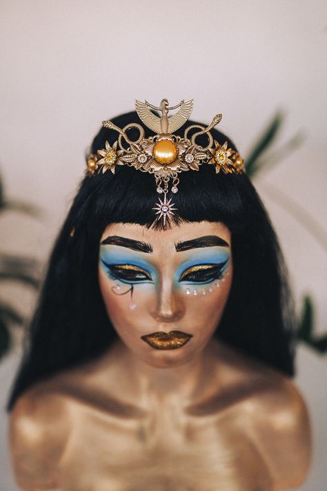 New Cleopatra style crowns in our Etsy store 🐍

#carbickovacrowns #carbickova #carbickoween #halloween #halloweenmakeup #halloweencostume #halloween🎃 #halloweenmakeupideas #halloweeneveryday #halloweeneveryday #halloweencostumes #halloweenideas #halloweenlover #halloweenvibes #halloweenparty #halloweenseason #etsy #egyptfashion #egyptian #cleopatra #cleópatra #cleopatramakeup #cleopatracostume #costumedesign #costumeparty #jewelry #jewellery #handmadejewelry #crown #headpiece #headband Cleopatra Hair Accessories, Pharoah Headress, Cleopatra Headdress, Burning Man Jewelry, Cleopatra Makeup, Cleopatra 1963 Costumes, Foxxy Cleopatra Beyonce Costume, Egypt Fashion, Goddess Crown