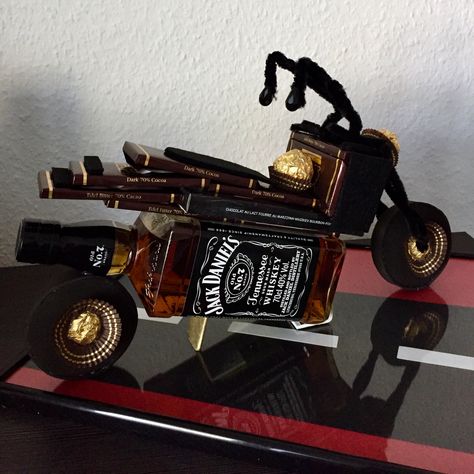 Jack Daniel‘s Bike Jack Daniels Gift Ideas, Jack Daniels Gifts, Easter Diy Kids, Cheap Birthday Gifts, Budget Birthday, Easy Birthday Gifts, Romantic Birthday Gifts, Hoco Proposals Ideas, Romantic Birthday