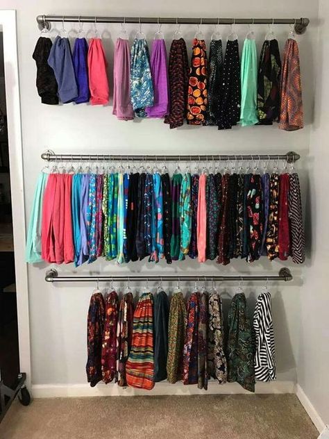 Tudung Organisation, Diy Kast, Diy Clothes Rack, Clothing Store Interior, Clothing Store Design, No Closet Solutions, Closet Remodel, Closet Room, Boutique Decor