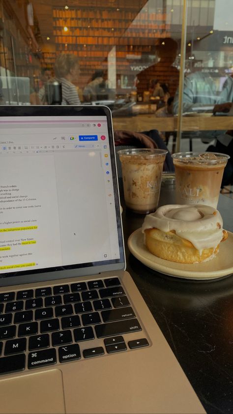 Cafe Homework Aesthetic, Laptop Coffee Shop, Working In A Cafe Aesthetic, Coffee In Office, Cafe Study Aesthetic, Coffee Shop Studying, Coffee Study, Studera Motivation, Study Cafe