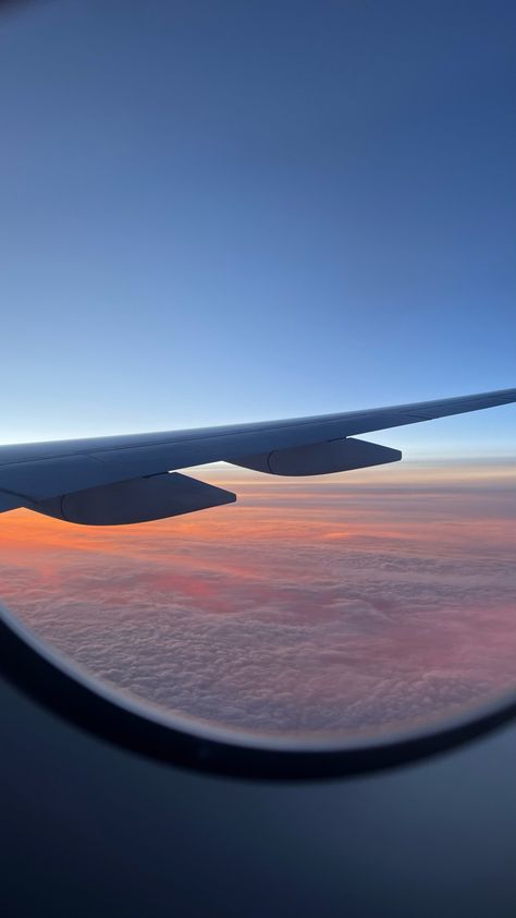 #sunrise #aesthetic #airplane Plane Sunrise, Airplane Sunrise, Aesthetic Airplane, Sunrise Aesthetic, Beautiful Sunset, Beautiful Views, Quick Saves