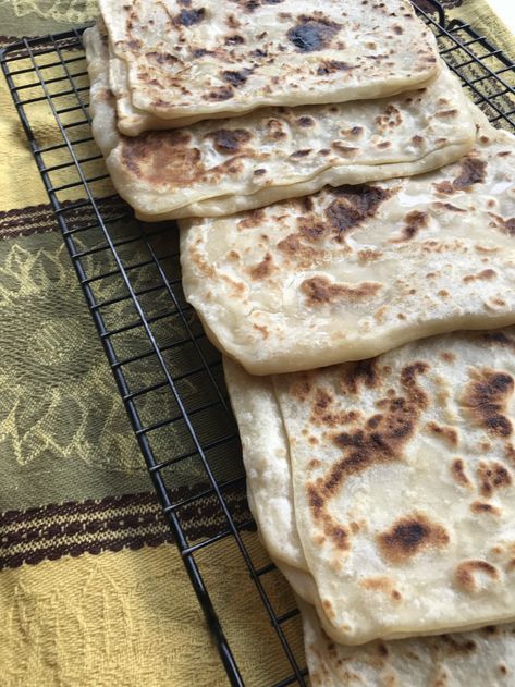 Tunisian bread: rougag — Our Tunisian Table Tunisian Bread Recipe, Tunisian Recipes, Yemeni Food, Home Made Bread, Tunisian Food, Fry Bread, Flat Bread, Dinner Meals, Ramadan Recipes