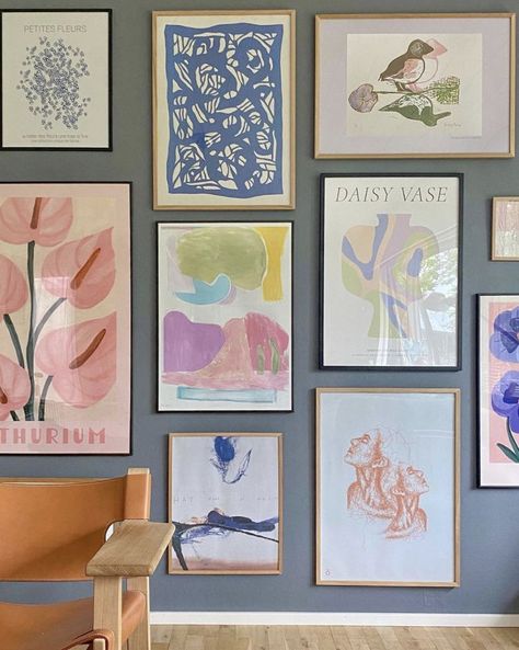 Aesthetic Gallery Wall, Aesthetic Gallery, Danish Pastel Aesthetic, Gallery Wall Inspiration, Gallery Wall Living Room, Pastel Walls, Danish Pastel, Gallery Walls, Room Makeover Inspiration