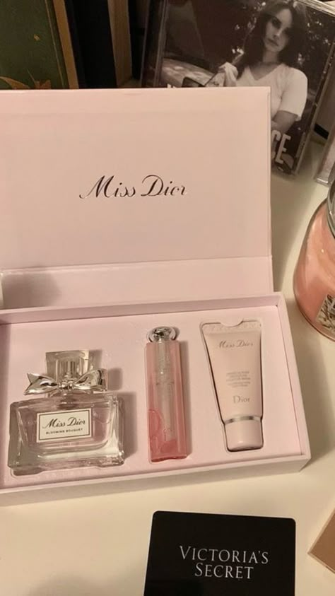 Dior Aesthetic Outfit, Miss Dior Aesthetic, Dior Aesthetic, Dior Makeup, Perfume Scents, Perfume Lover, Pink Girly Things, Body Care Routine, Makeup Items