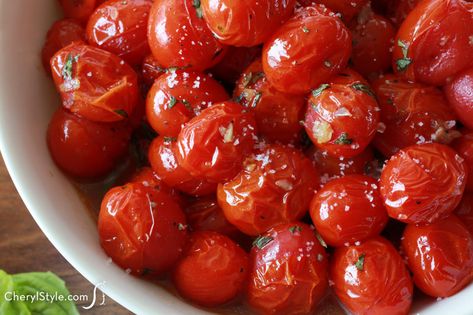 Oven-roasted grape tomatoes - Everyday Dishes Grape Tomato Recipes, Tasty Oven, Recipe With Basil, Appetizer Vegetarian, Roasted Grape Tomatoes, Cheryl Style, Tomato Recipe, Diy Dish, Tomatoes Recipe