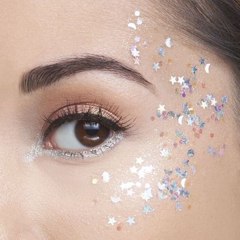 Glitter No Rosto, Euphoria Theme, Silver Glitter Eye Makeup, Eye Inspiration, Faces Reference, Frozen Jr, Eye Makeup Glitter, Makeup Things, Festival Makeup Glitter