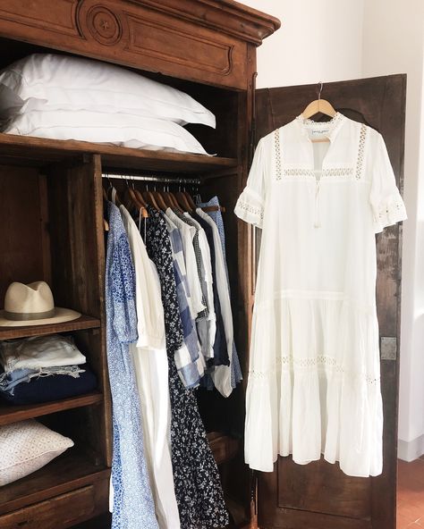 French Style Parisian Chic, Style Parisian Chic, White Eyelet Blouse, France Outfits, Dakota Johnson Style, France Provence, Dream Jeans, Provence Style, Getting Dressed