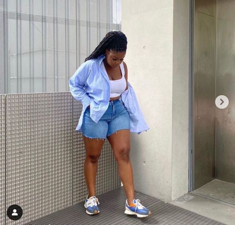 Shirt And Short Outfit, Jean Shorts Outfit Ideas, Vacation Outfits Baddie, Outfit Ideas Cold Weather, Nashville Outfit Ideas, Outfit Ideas Cold, Fall Outfit Ideas Casual, Jean Shorts Outfit, Cool Girl Outfit