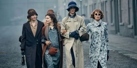 Peaky Blinders: 10 Best Costumes On The Show, Ranked | ScreenRant Peaky Blinders Outfit Women, Ada Thorne, Peaky Blinders Season 5, Peaky Blinders Costume, Polly Gray, In The Bleak Midwinter, Shelby Brothers, Peaky Blinders Season, Bleak Midwinter