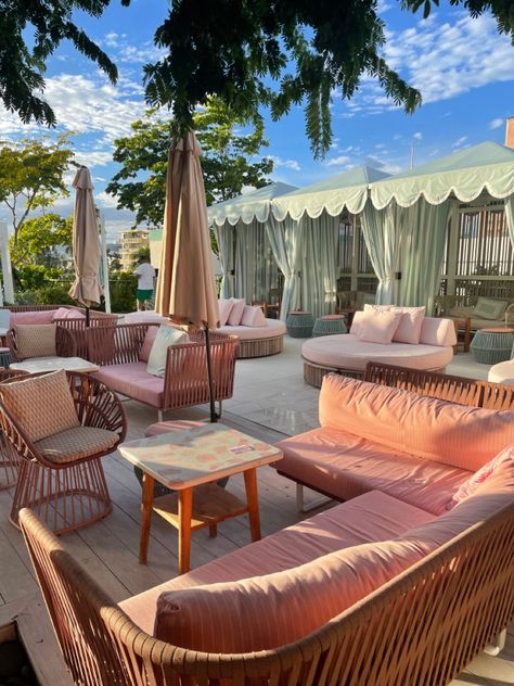 Good Time Hotel Miami, Beverly Hills Hotel Inspired Patio, Miami Outdoor Patio, Strawberry Moon Miami, Palm Springs Inspired Backyard, Miami Airbnb, Miami Backyard, Miami Beach Aesthetic, Pool Party Miami