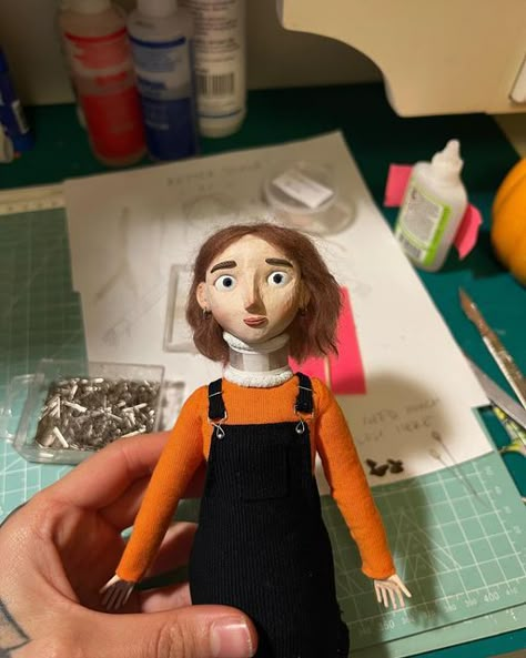 Adeena Grubb/ Animation Director on Instagram: "Charlotte 📕she ended up with a neck brace at one point due to me misinterpreting @josephwallaceproductions drawing 😅 I think it suits her! #stopmotion #animation #christmas #scrooge #puppets #ghost #festive #spooky" Stop Motion Doll Diy, Adeena Grubb, Animation Puppet, Christmas Scrooge, Drawing Doll, Stop Motion Puppet, Pen Portraits, Puppet Inspiration, Stopmotion Animation