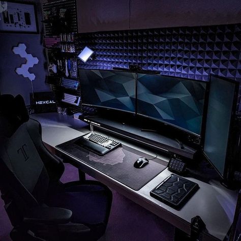 Gamer Setup Black, Grey Gaming Setup, Pc Gaming Setup Black, Black And White Pc Setup, Dark Gaming Setup, Black Pc Setup, Black Gaming Setup, Black Gaming Room, Gaming Room Ideas