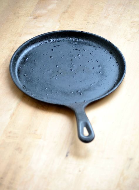 How to season your iron dosa pan proper way Kannamma Cooks, Cleaning Cast Iron Skillet, Iron Cleaning, Cast Iron Cleaning, Moringa Leaves, Seasoning Cast Iron, Gadgets Kitchen Cooking, Wellness Recipes, Fool Proof