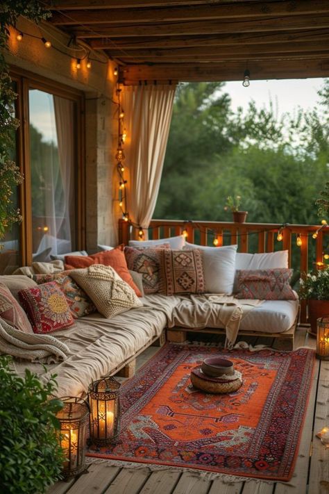 Campsite Setup, Boho Balcony Ideas, Boho Seating, Boho Balcony, Ranches Living, Terrace Living Room, Tent Living, Seating Ideas, Thai Clothes