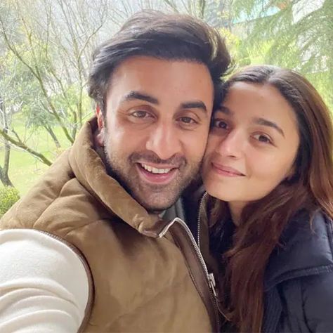 Alia Bhatt Pregnancy News Alia Ranbir, Neetu Kapoor, Female Clothes Outfits, Alia Bhatt Photoshoot, Bff Hands Aesthetic, Bollywood Couples, Famous Couples, Ranbir Kapoor, Relationship Goals Pictures