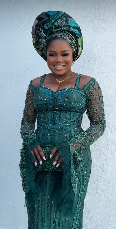 Emerald Green Asoebi, Emerald Green Asoebi Lace Styles, Aso Ebi 2023, Ashoebi Gowns, Green Asoebi, Orange And Emerald Green, Aso Ebi Lace, Couples African Outfits, Aso Ebi Lace Styles