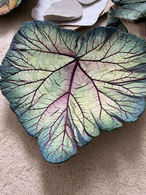 Ceramic Leaves Pottery, Cement Leaves, Leaf Pottery, Lake Landscaping, Concrete Leaves, Concrete Stepping Stones, Slab Ceramics, Tanah Liat, String Art Diy