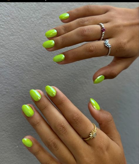 Bright Green Nails Ideas, Brat Green Nails, Neon Green Chrome Nails, Lime Green Chrome Nails, Green Lime Nails, Green Summer Nails Designs, Lime Green Nails Design, Chrome Green Nails, Nails Lime Green