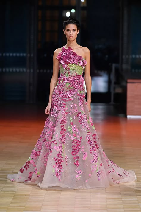 2022 Couture, Best Gowns, Fashion Dresses Formal, Elie Saab Spring, Elie Saab Couture, Spring Summer 2022, Couture Week, Ball Gowns Prom, Fashion Attire