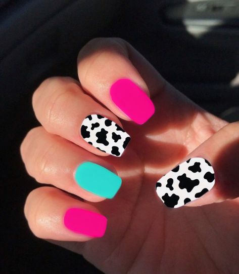 Western Sns Nails, Summer Cow Print Nails, Western Easter Nails, Neon Cow Print Nails, Neon Western Nails, Morgan Wallen Nails Design, 4h Nails, Spring Western Nails, Pink And Cow Print Nails