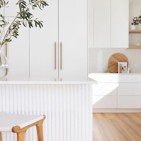 COAST TO INTERIORS on Instagram: "Absolute house goals #inspo via @haausdesign" White Kitchen Inspiration, Modern Coastal Home, Three Birds Renovations, Three Birds, Coastal Kitchen, House Design Kitchen, Kitchen Room Design, Kitchen Inspiration Design, Bath Tub