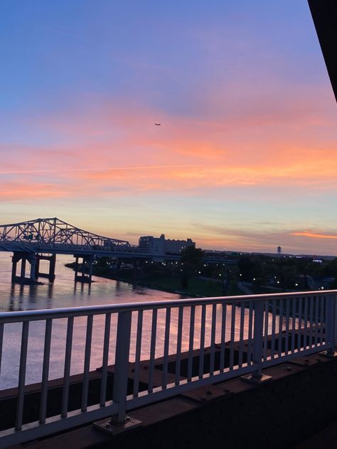 Louisville Kentucky Aesthetic, Louisville Aesthetic, Kentucky Aesthetic, American Stuff, Recipe Aesthetic, Kentucky Girl, Sky Sea, Dream School, Ohio River